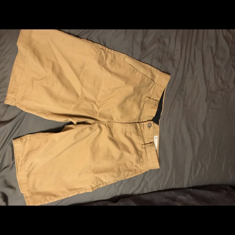 Volcom khaki shorts